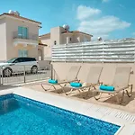 וילה Pernera 173 *