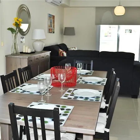 Βίλα Pernera 173